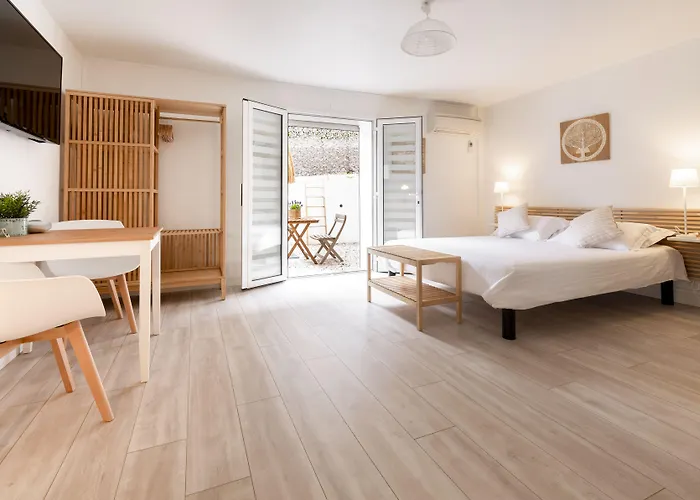 & Astor Szálloda 3*