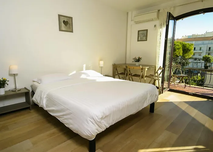 & Astor Szálloda 3*