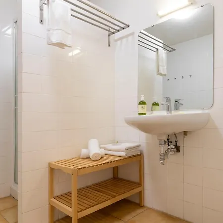 & Astor מלון אנטיב