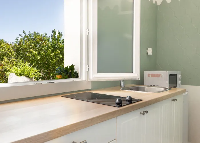 & Astor מלון אנטיב